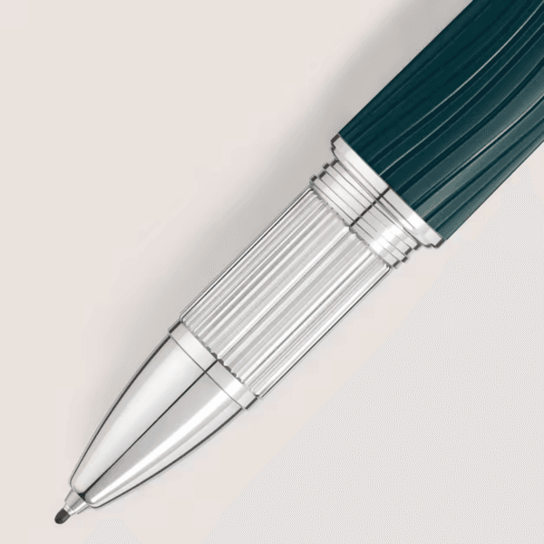 dettaglio della montblanc starwalker polargreen fineliner con impugnatura zigrinata argentata e fusto verde ondulato