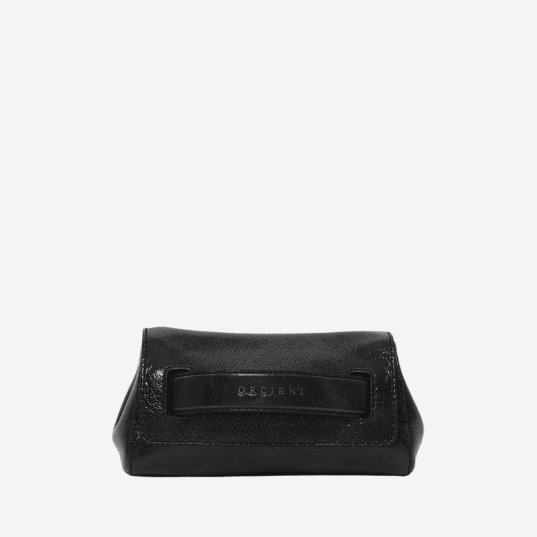 Clutch Orciani Gossip Stark in pelle nera con codice B02169-STK, vista frontale con logo Orciani sulla fascia e finitura lucida effetto stropicciato.