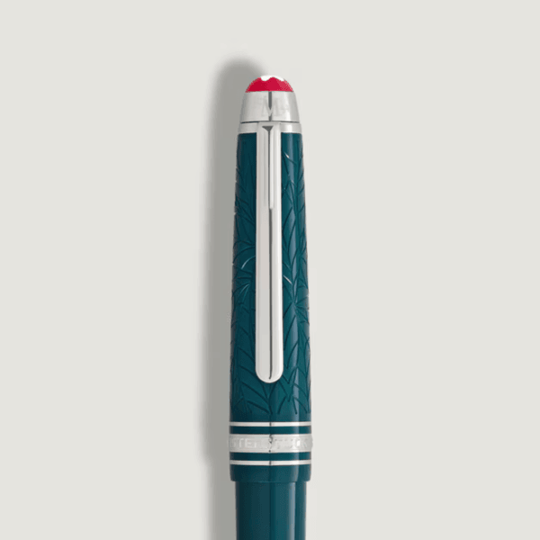 Cappuccio Montblanc Romeo e Giulietta Media in resina verde petrolio con motivo foglia inciso, clip platino e top rosso.