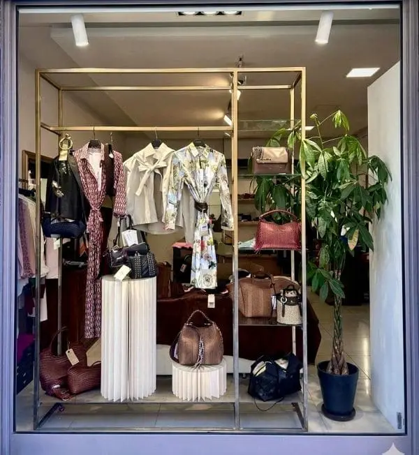 Home Page 5 La vetrina della boutique Sivieri Prestige a Roma
