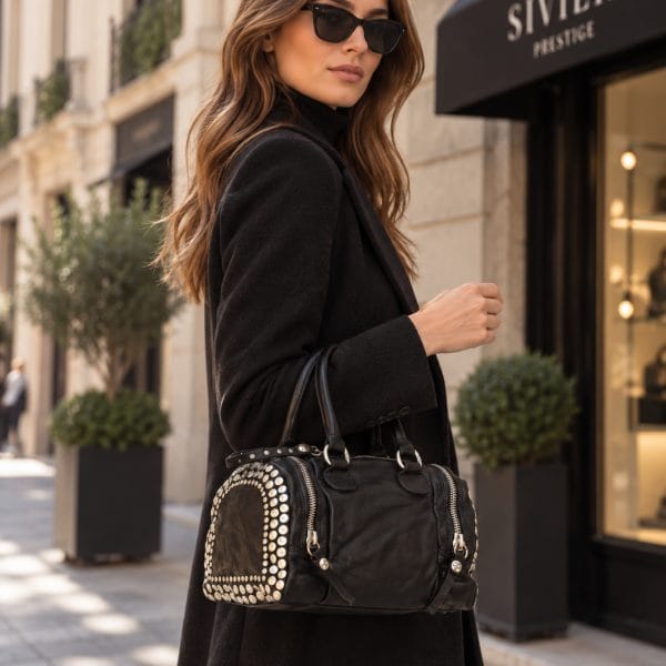 Borsa Campomaggi Britney Bauletto in Pelle di Vacchetta con Borchie Nero
